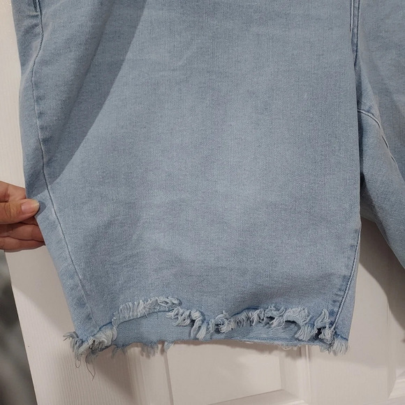 Lane Bryant Light Wash Mid-Rise Bermuda Shorts in Size 26 - Picture 3 of 11